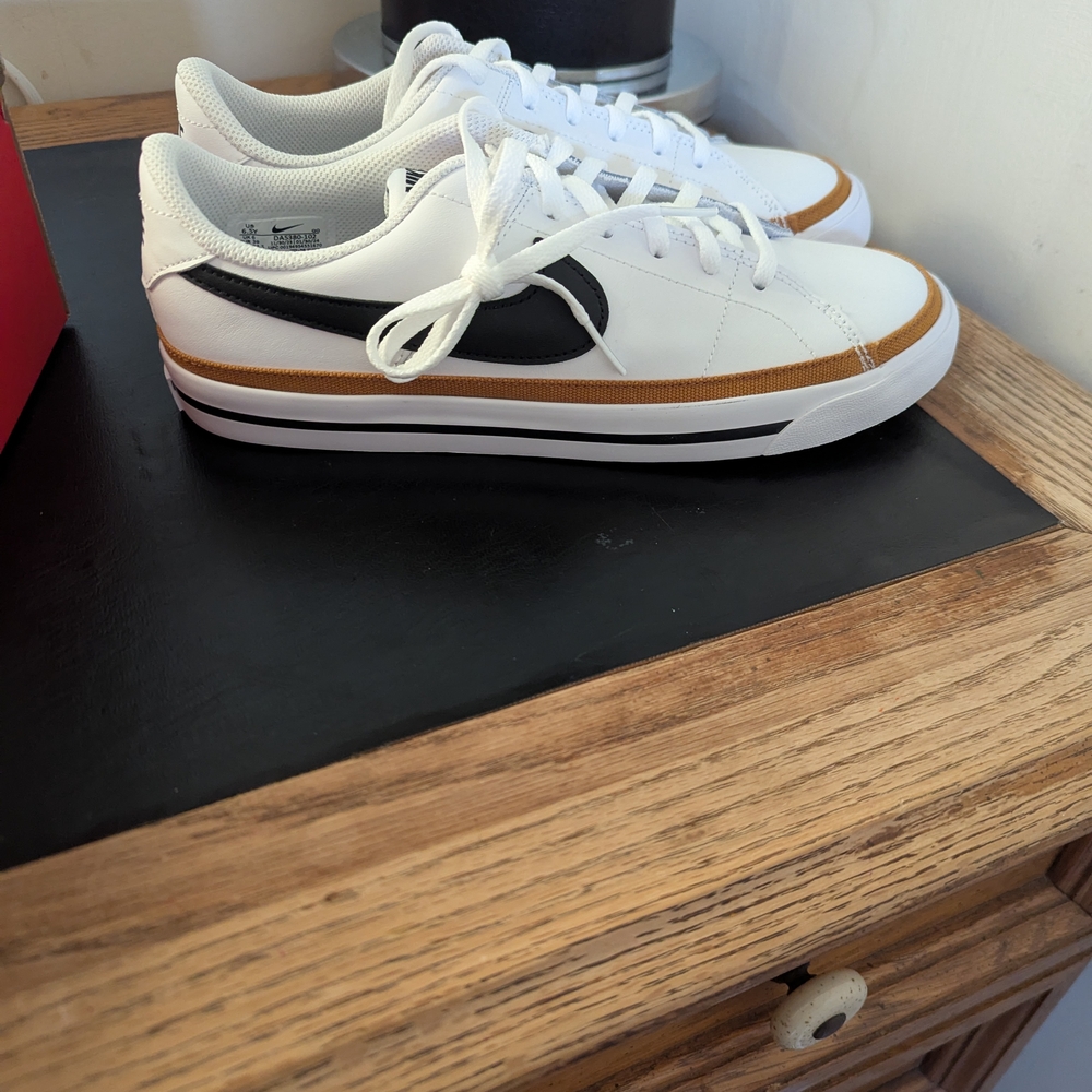 Nike Men's White and Black Sneakers